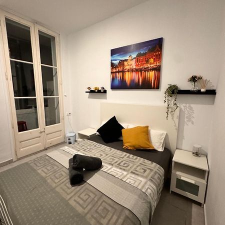 ברצלונה Rooms In Spacious Apartment In City Center מראה חיצוני תמונה