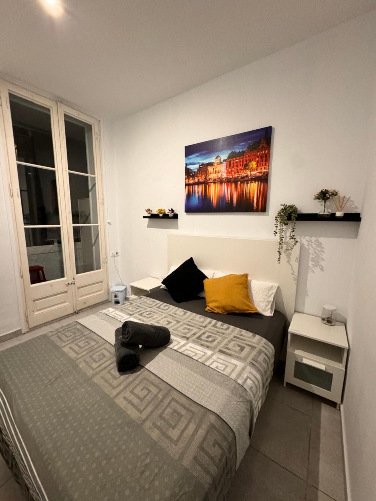 ברצלונה Rooms In Spacious Apartment In City Center מראה חיצוני תמונה