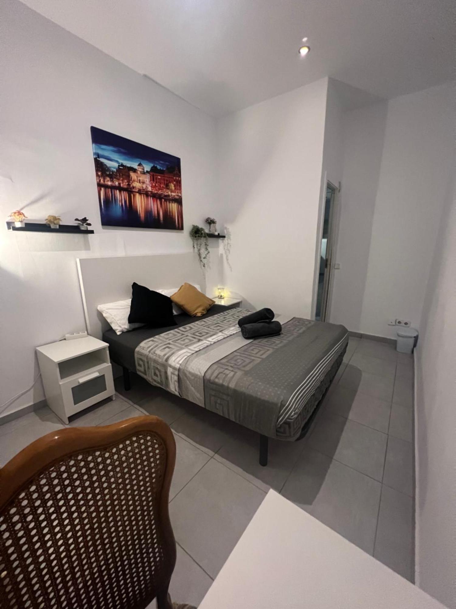 ברצלונה Rooms In Spacious Apartment In City Center מראה חיצוני תמונה