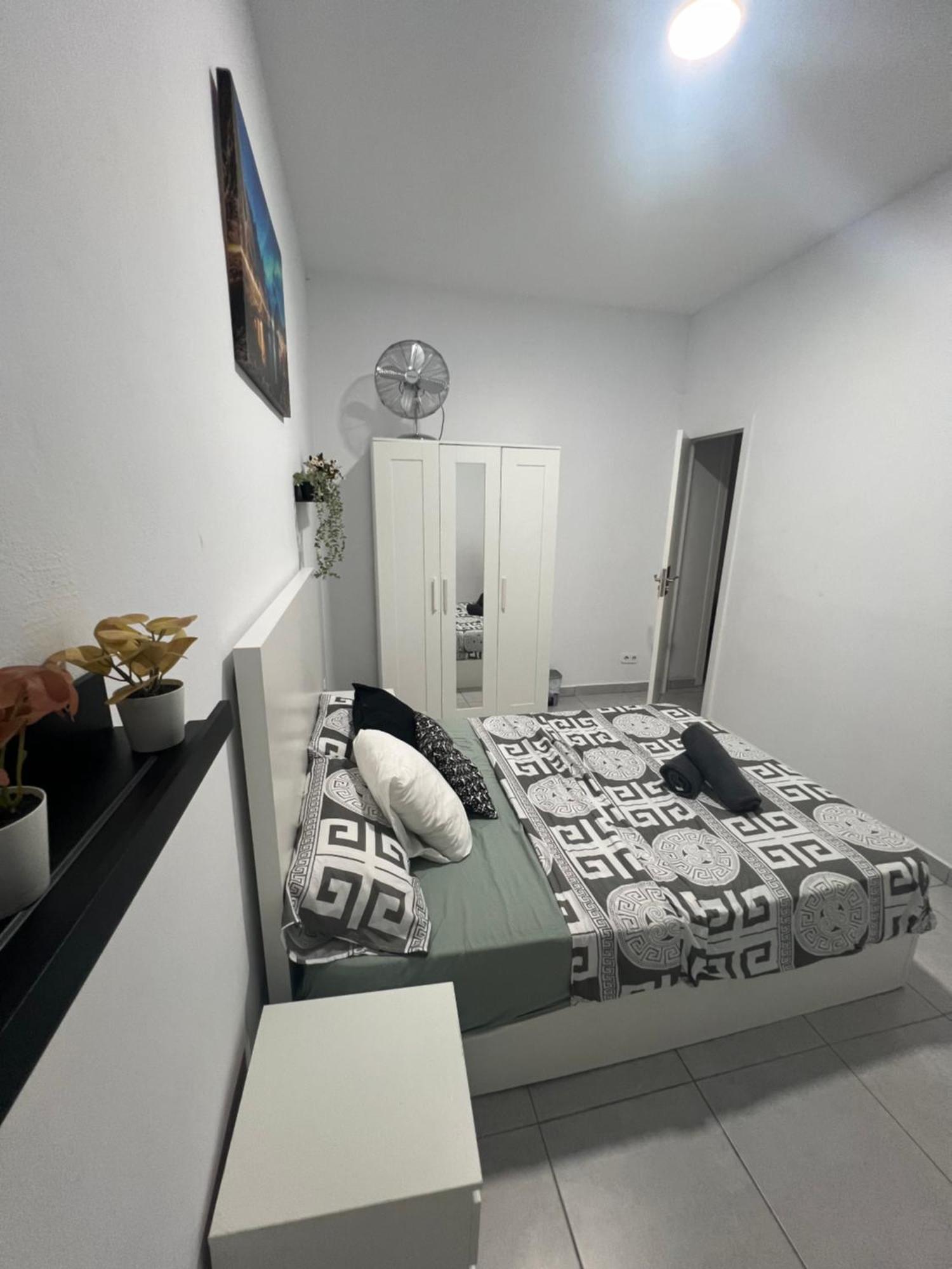 ברצלונה Rooms In Spacious Apartment In City Center מראה חיצוני תמונה