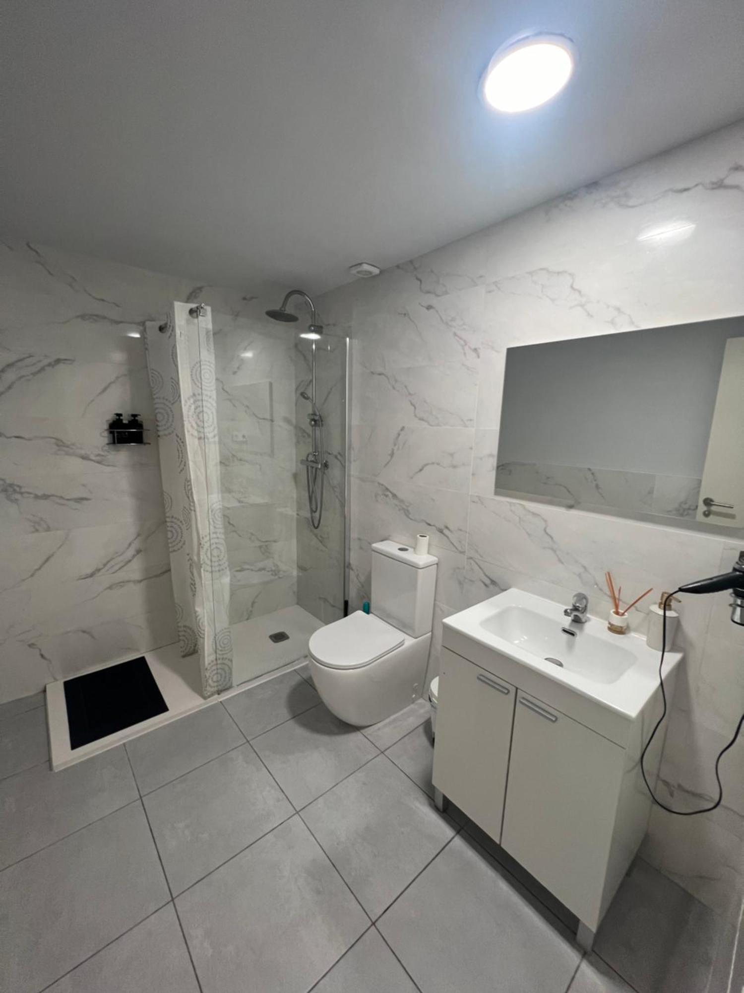 ברצלונה Rooms In Spacious Apartment In City Center מראה חיצוני תמונה