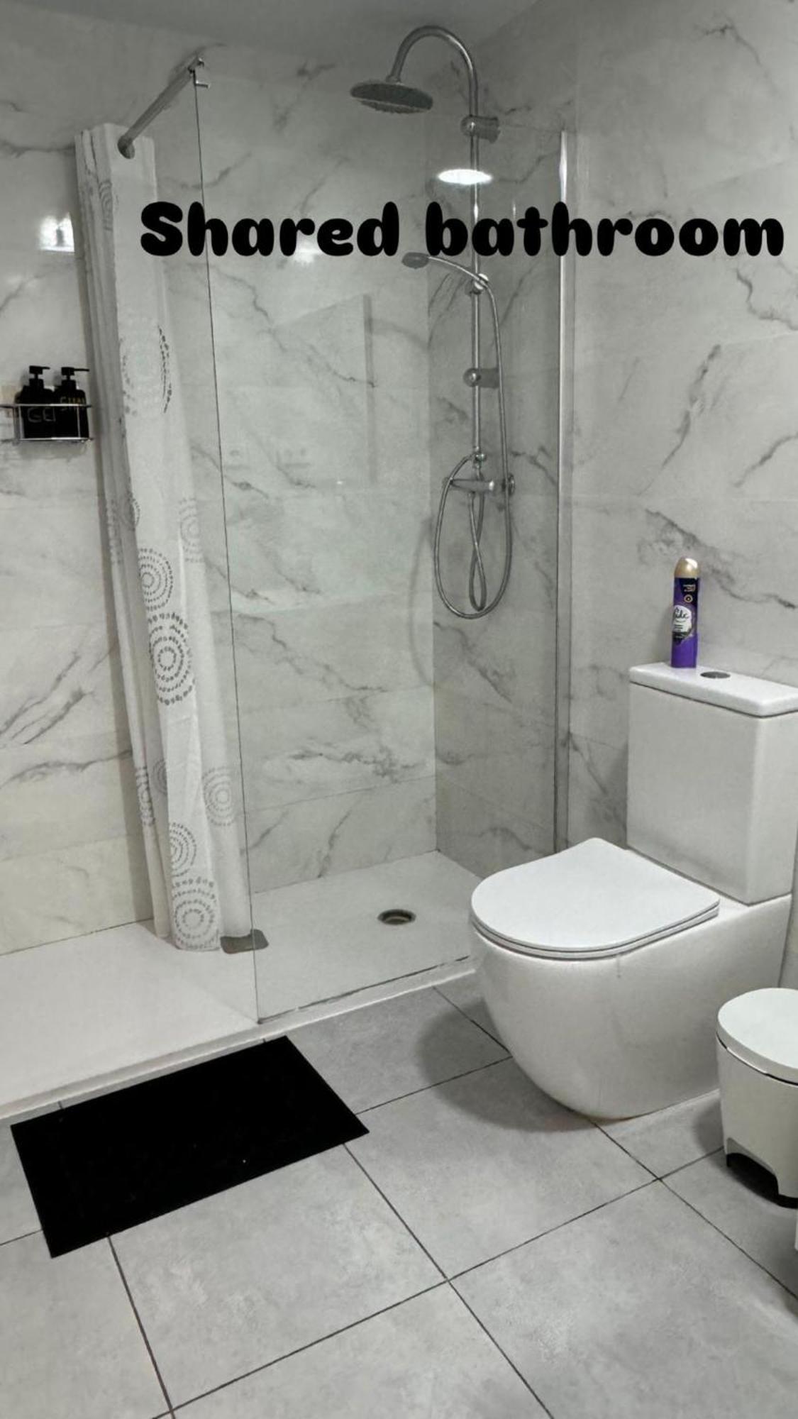 ברצלונה Rooms In Spacious Apartment In City Center מראה חיצוני תמונה