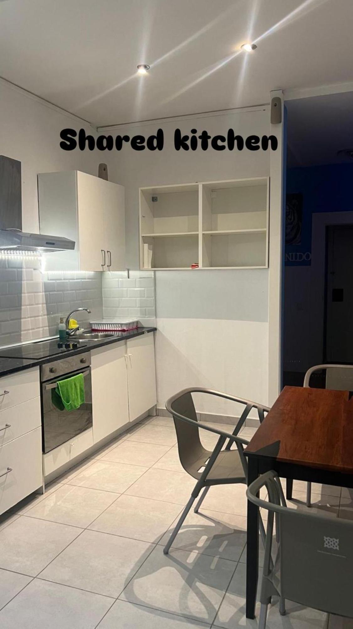 ברצלונה Rooms In Spacious Apartment In City Center מראה חיצוני תמונה